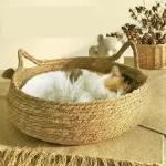 Ambachtelijk geweven kattenmandje van riet - Afbeelding 2