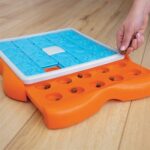 Nina Ottosson Challenge Slider Oranje / Blauw - 38 x 38 x 5 cm