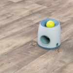 Trixie Dog Activity Strategiespel Ball&Treat Lichtgrijs / Blauw - 17 x 17 x 18 cm