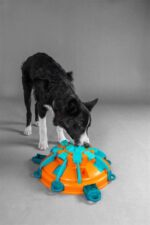 Nina Ottosson Tower Of Treats Oranje / Blauw - 36 x 36 x 11 cm