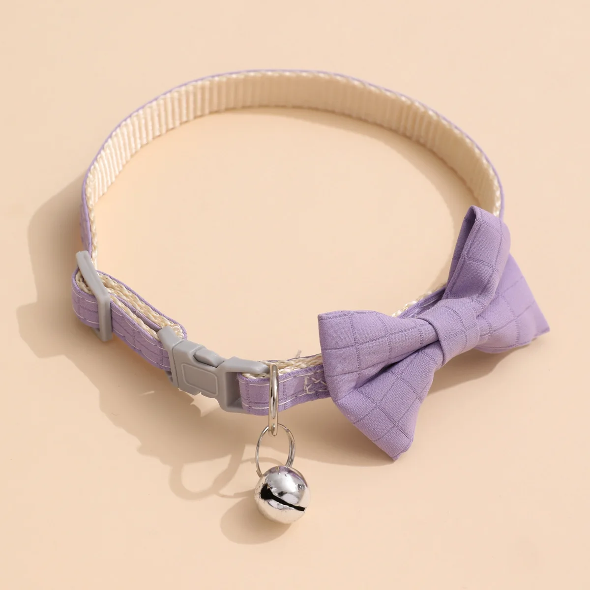 S1f510169b40e4a4a9634d35a4f145960F-1.webp Verstelbare kattenhalsband met strik en belletje – Paars - Afbeelding 1