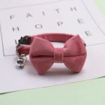 Verstelbare kattenhalsband met strik en belletje – Roze pluche